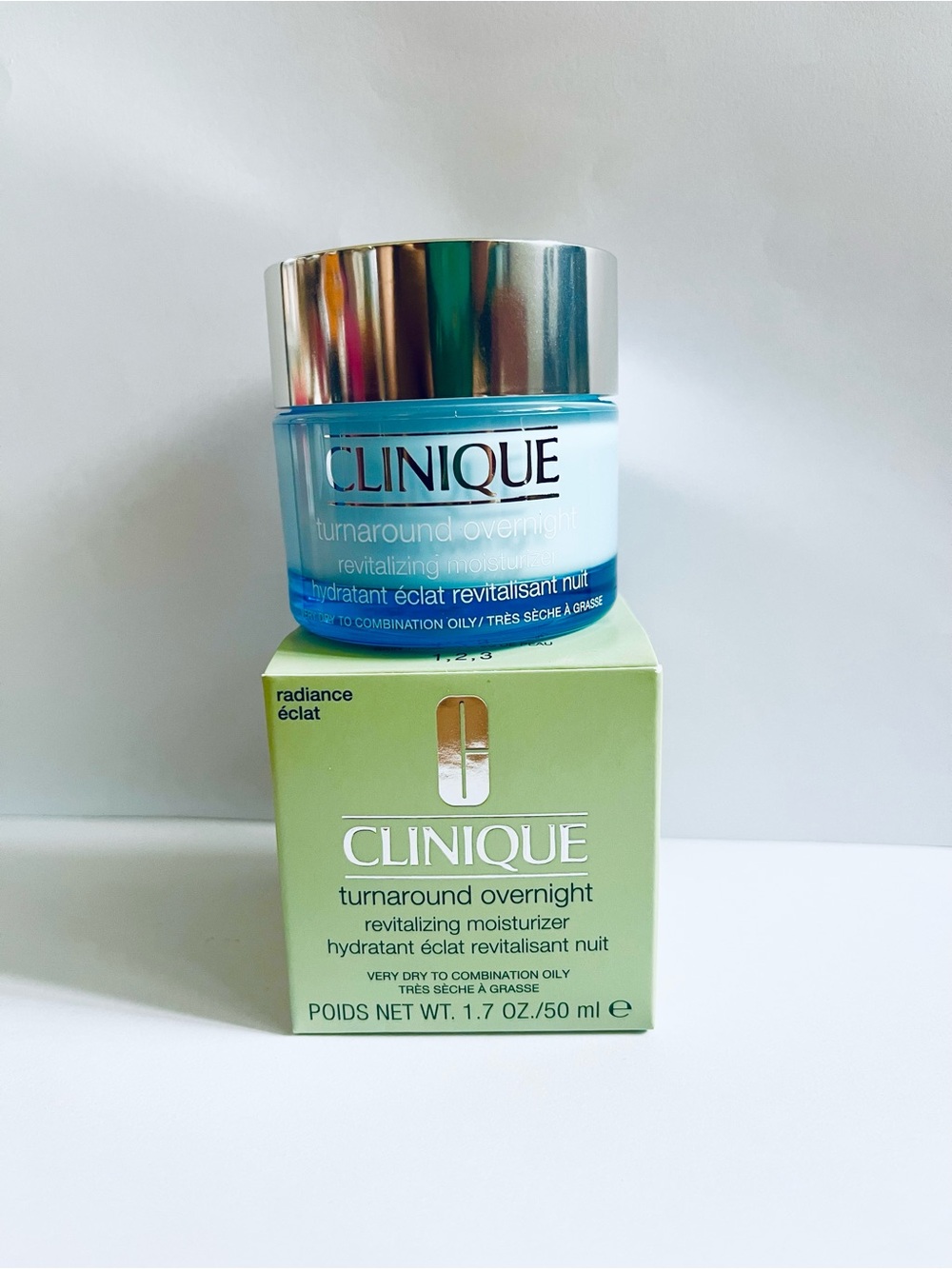 Clinique Turnaround Overnight Revitalizing Moisturizer Cream 1.7 Oz /50ml - Picture 2 of 4